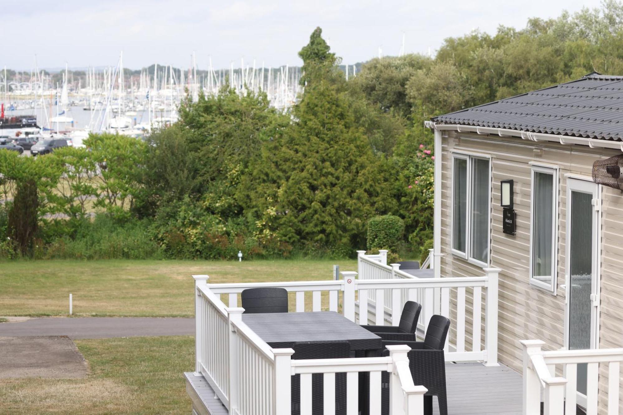 Mercury Yacht Harbour And Holiday Park Bursledon Extérieur photo