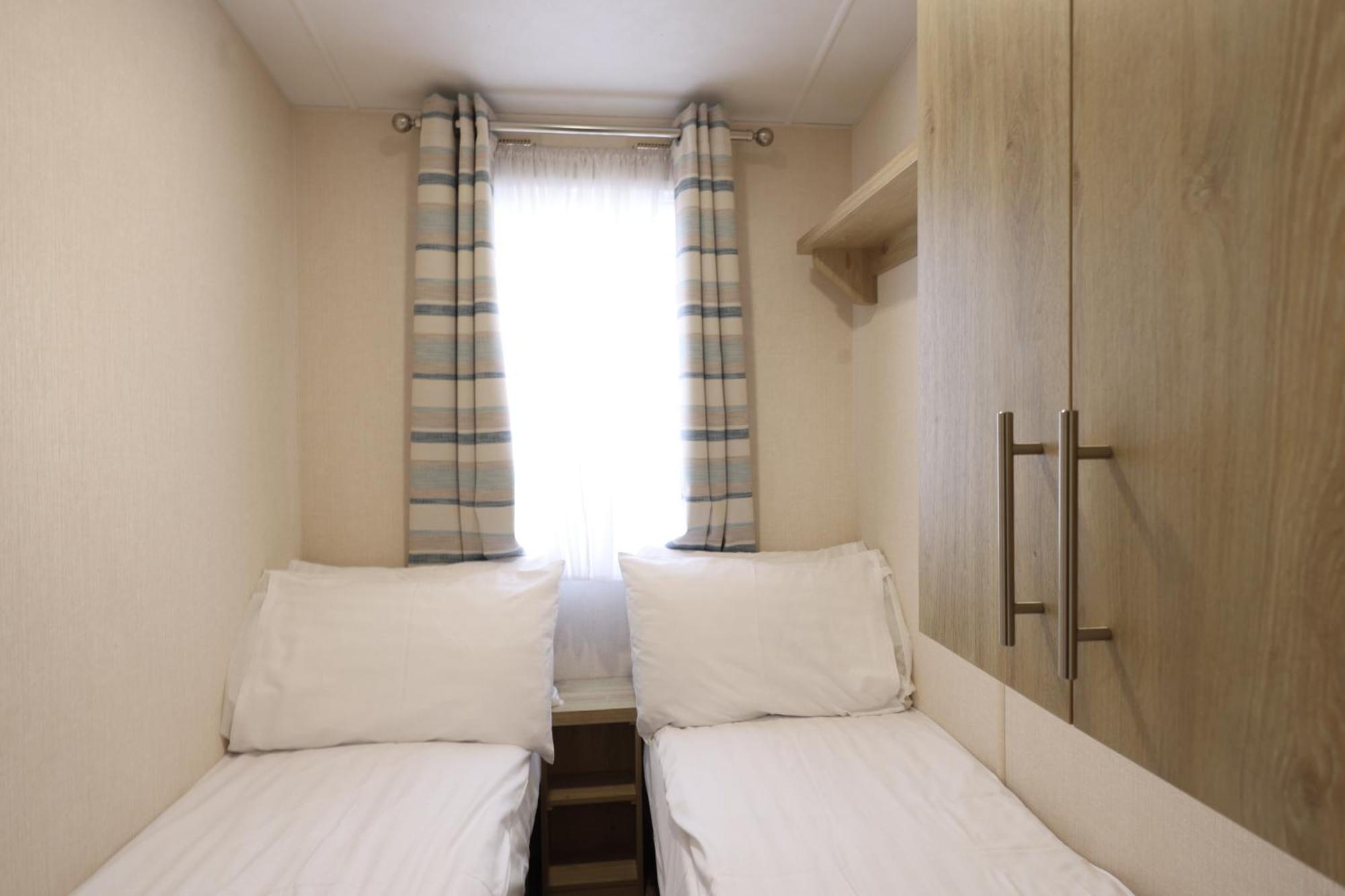 Mercury Yacht Harbour And Holiday Park Bursledon Extérieur photo
