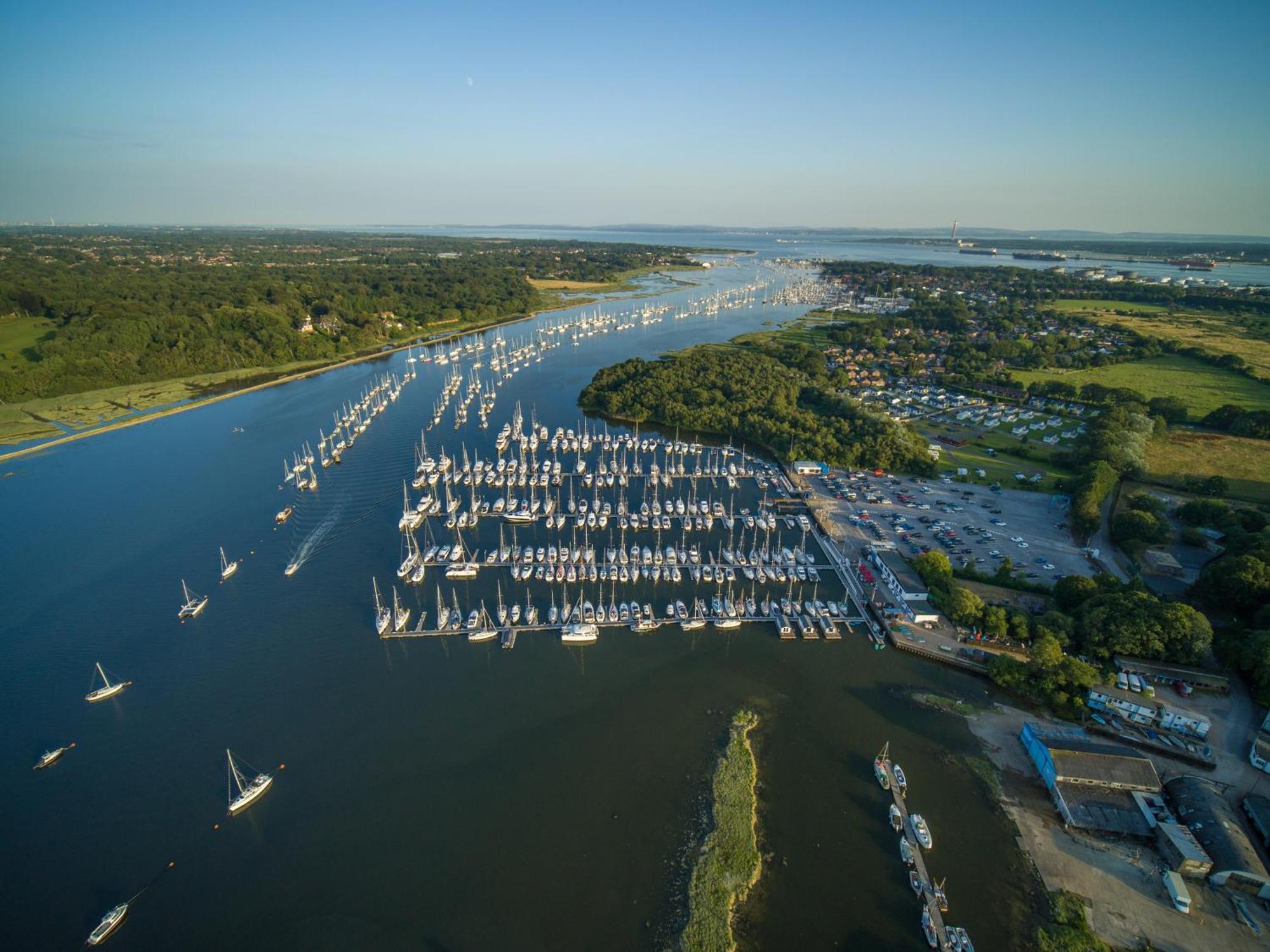 Mercury Yacht Harbour And Holiday Park Bursledon Extérieur photo