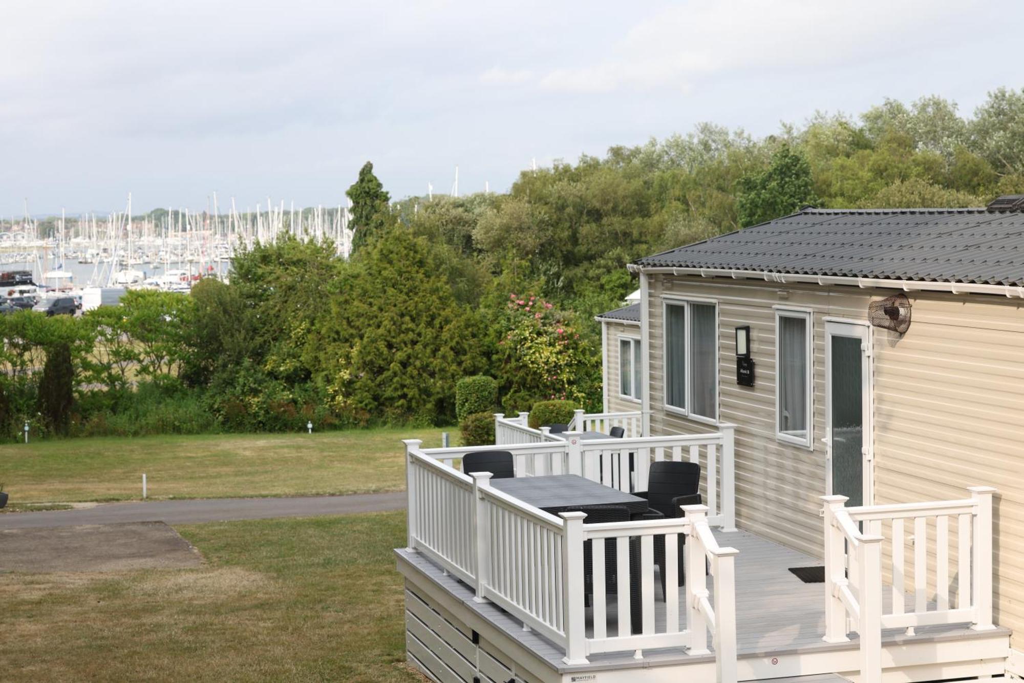 Mercury Yacht Harbour And Holiday Park Bursledon Extérieur photo