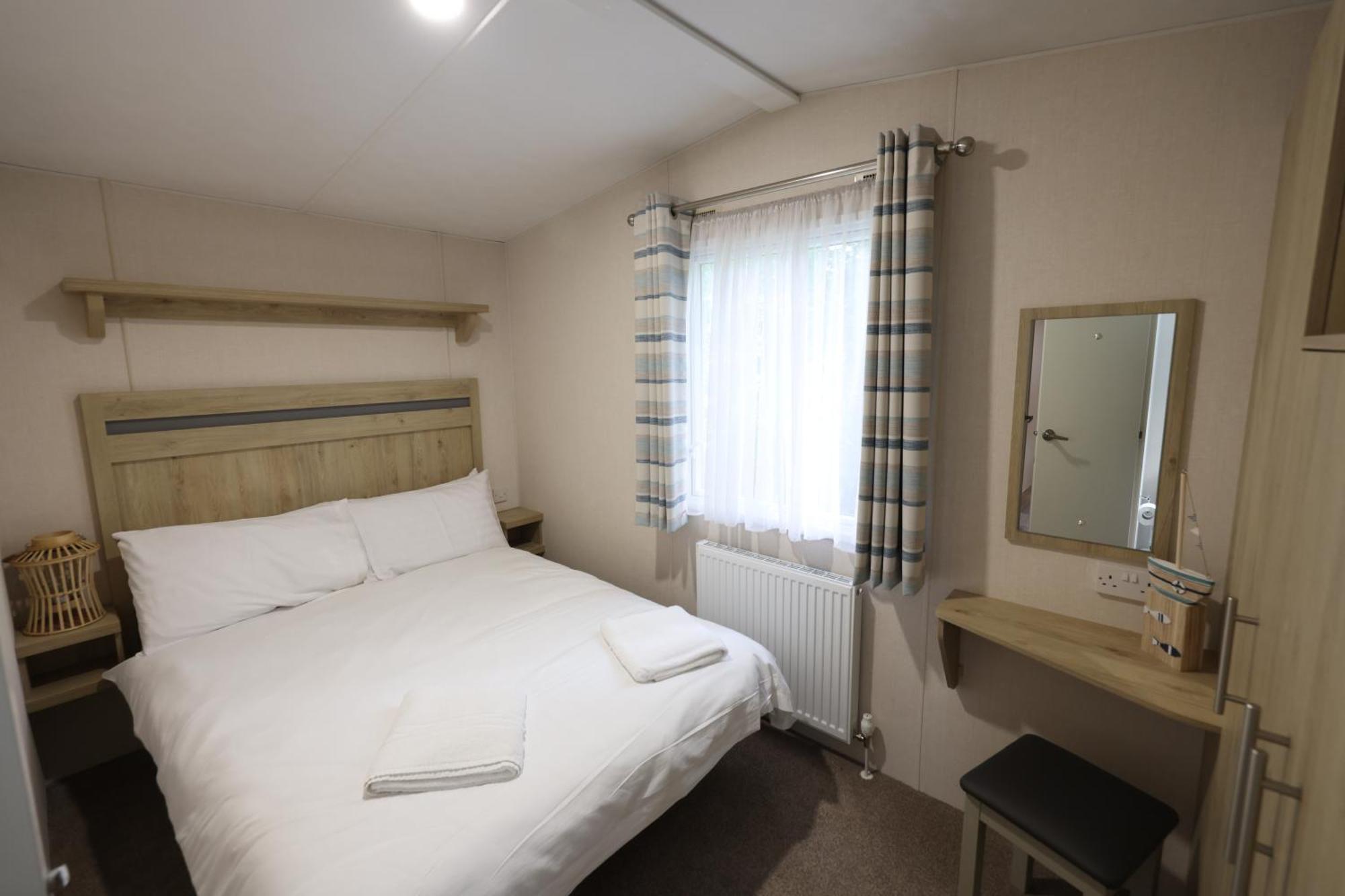 Mercury Yacht Harbour And Holiday Park Bursledon Extérieur photo